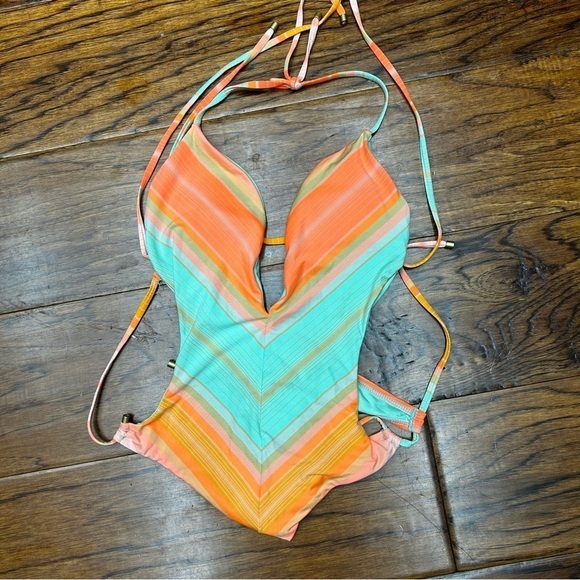 Vitamin A So Ho Maillot in St Maarten Stripe - Picture 2 of 4